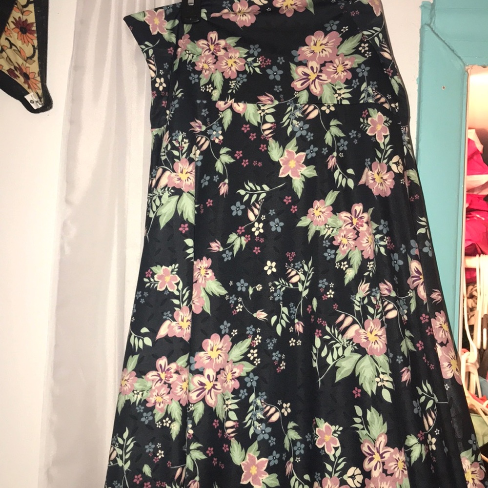 MAKE AN OFFER ☠️ lularoe maxi skirt